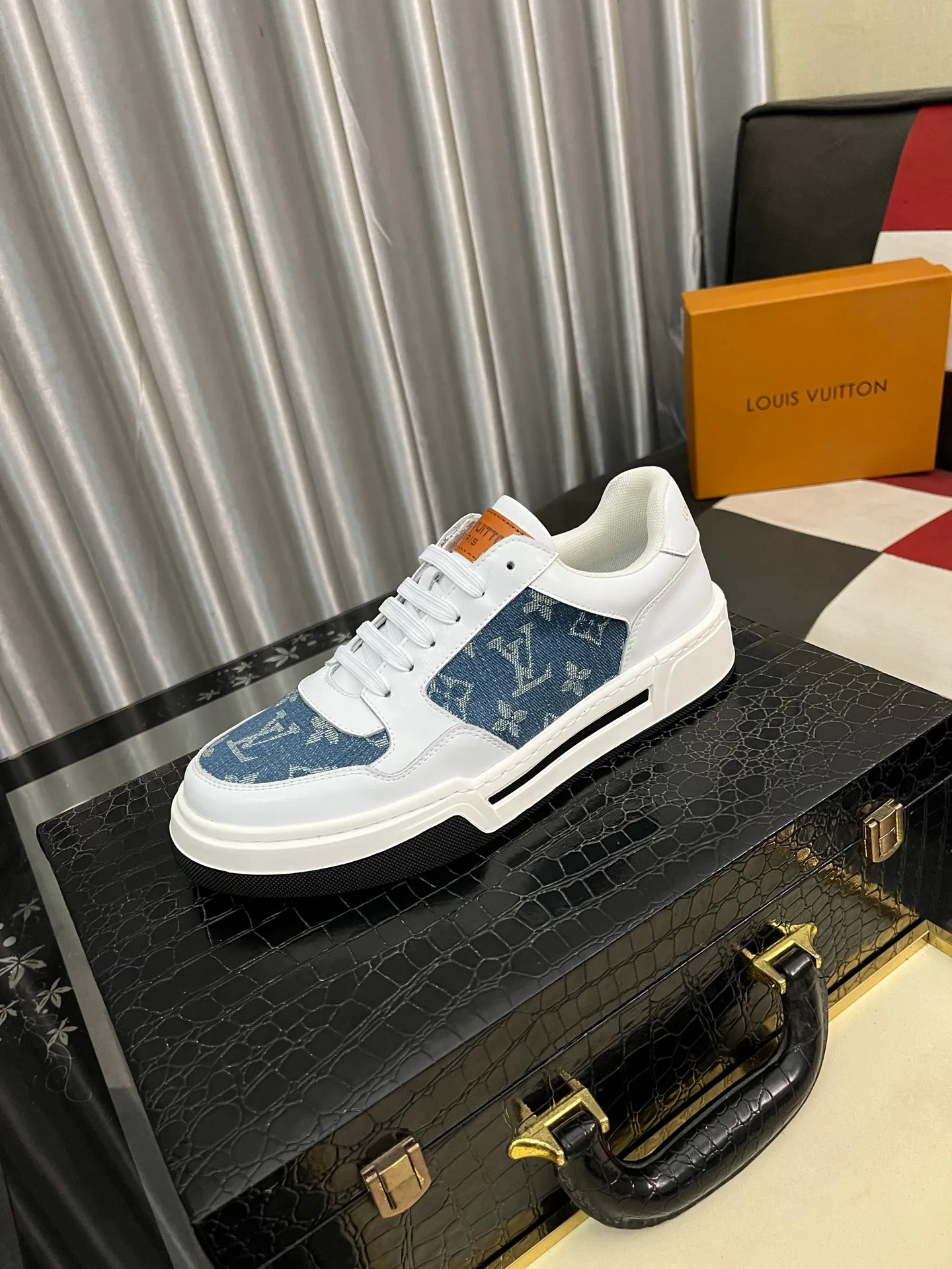 Men's Men's Shoes💰420⌚️⌚️《Lv*》The latest and most popular casual shoes, top brand [seduce] luxury~purchase, top~quality. [Strong] The upper is made of imported breathable cowhide with cloth material ➕ breathable sheepskin feet (•) and fine workmanship. Original personalized fashionable soft rubber wear-resistant outsole, size: 38-442️⃣colors available